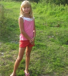 beauty kids in leggings